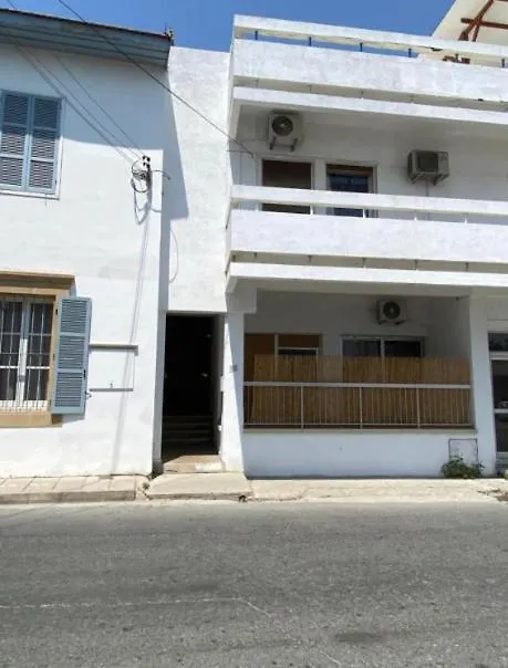 Noer Hostel Larnaka